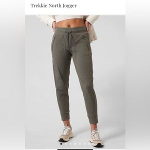 Athleta Trekkie North Jogger NWOT 18